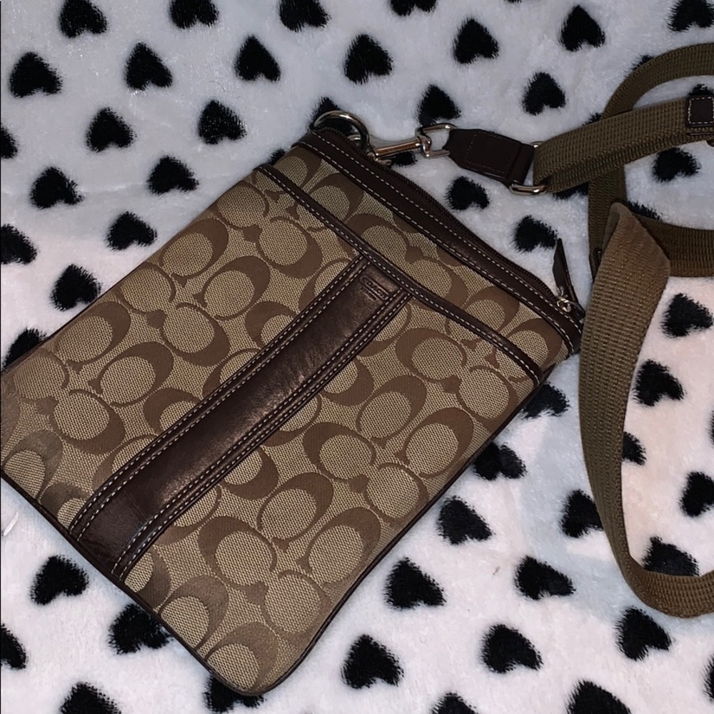 LIKE NEW Coach Crossbody Purse